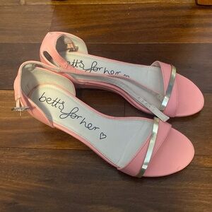Betts Coral Pink Sandals Sz 7